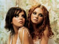t.A.T.u., duo pop Rusia yang dijual sebagai kontroversi