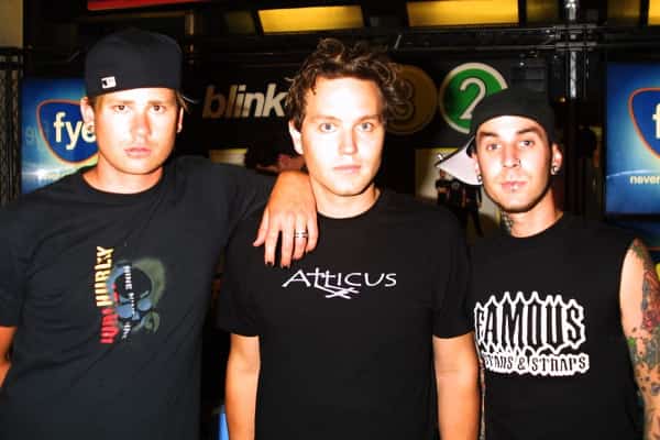 Blink-182 Hidupkan Kembali MySpace untuk 25 Tahun Take Off Your Pants and Jacket.