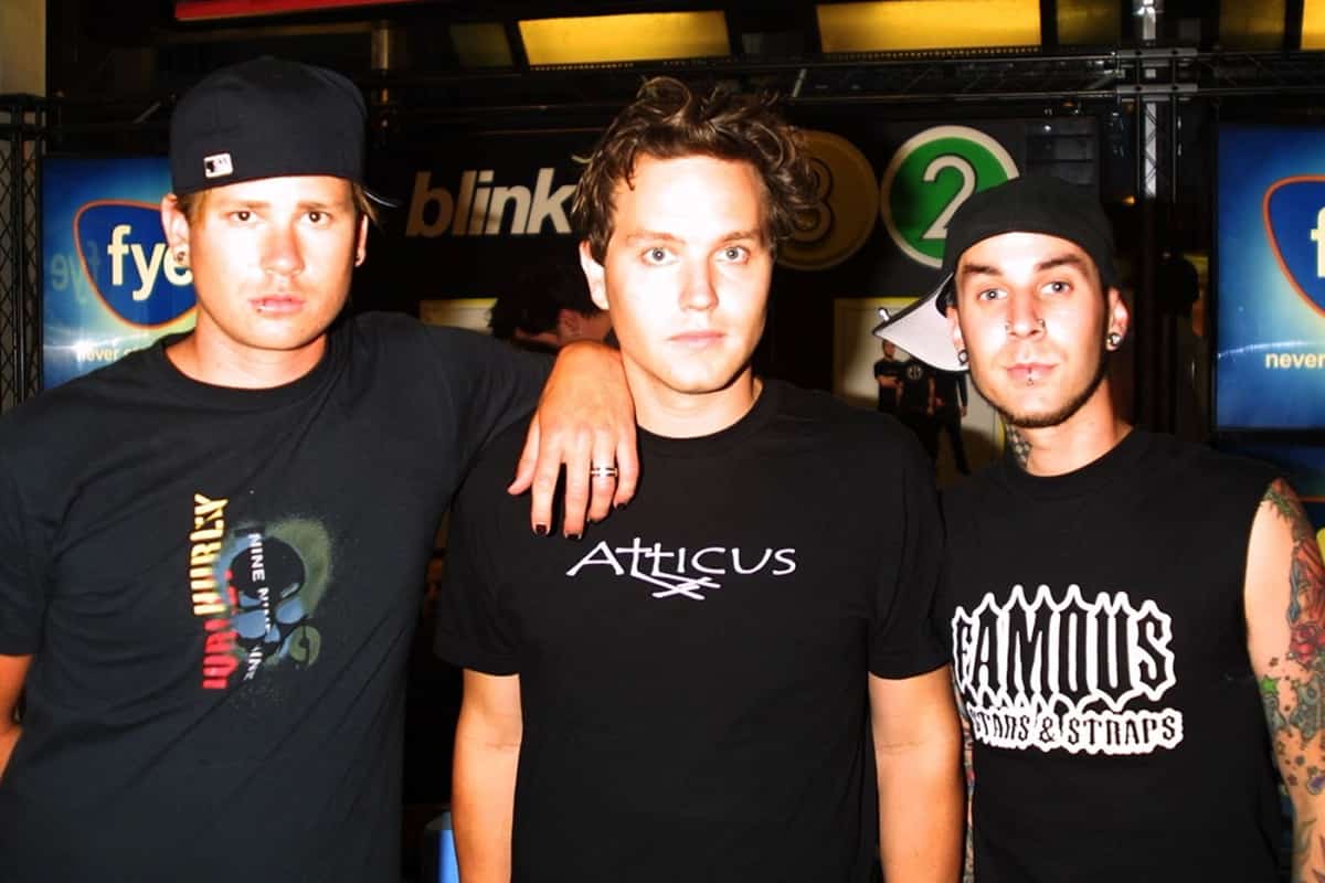 Blink-182 Hidupkan Kembali MySpace untuk 25 Tahun Take Off Your Pants and Jacket.